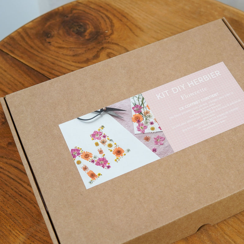 Kit DIY herbier abécédaire rose, fleurs pressées - Flowrette