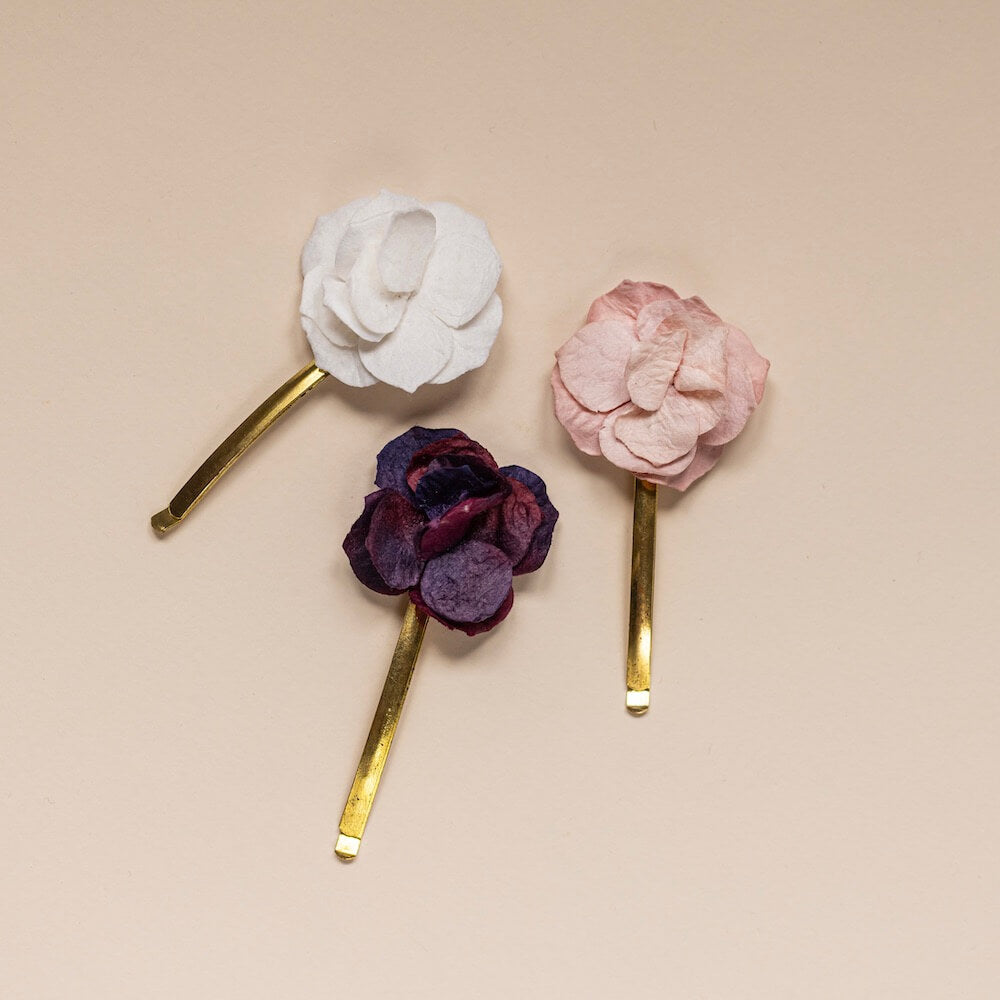 Trio de barrettes fleurs en papier multicolore, vue de face des trois pièces - Flowrette