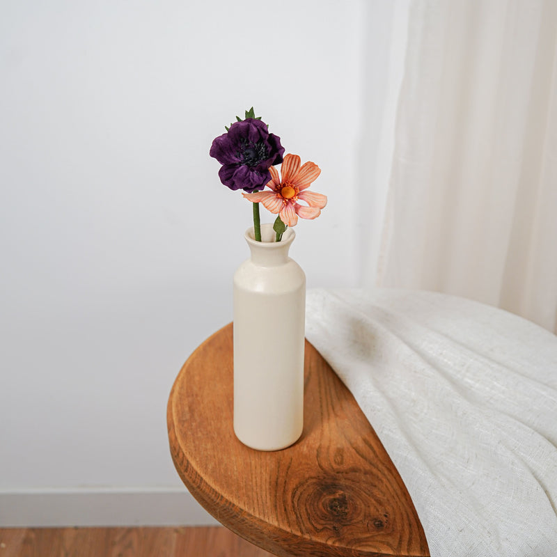 vase Ulysse : un vase bouteille en céramique blanche