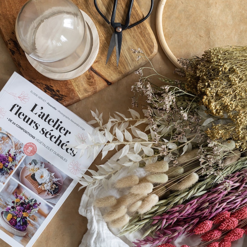 Coffret DIY fleurs séchées, vue du coffret ouvert avec contenu - Flowrette