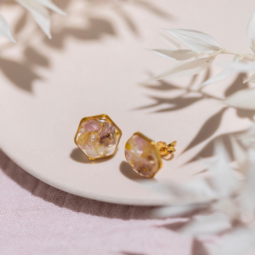 Petites boucles d'oreilles fleuries Scarlette en résine - Flowrette