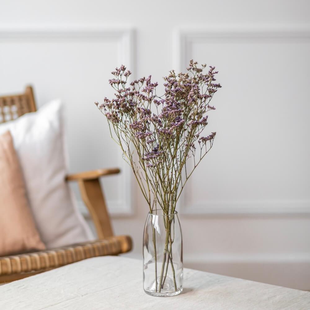 Botte de Limonium violet en fleurs séchées, vue d'ensemble - Flowrette