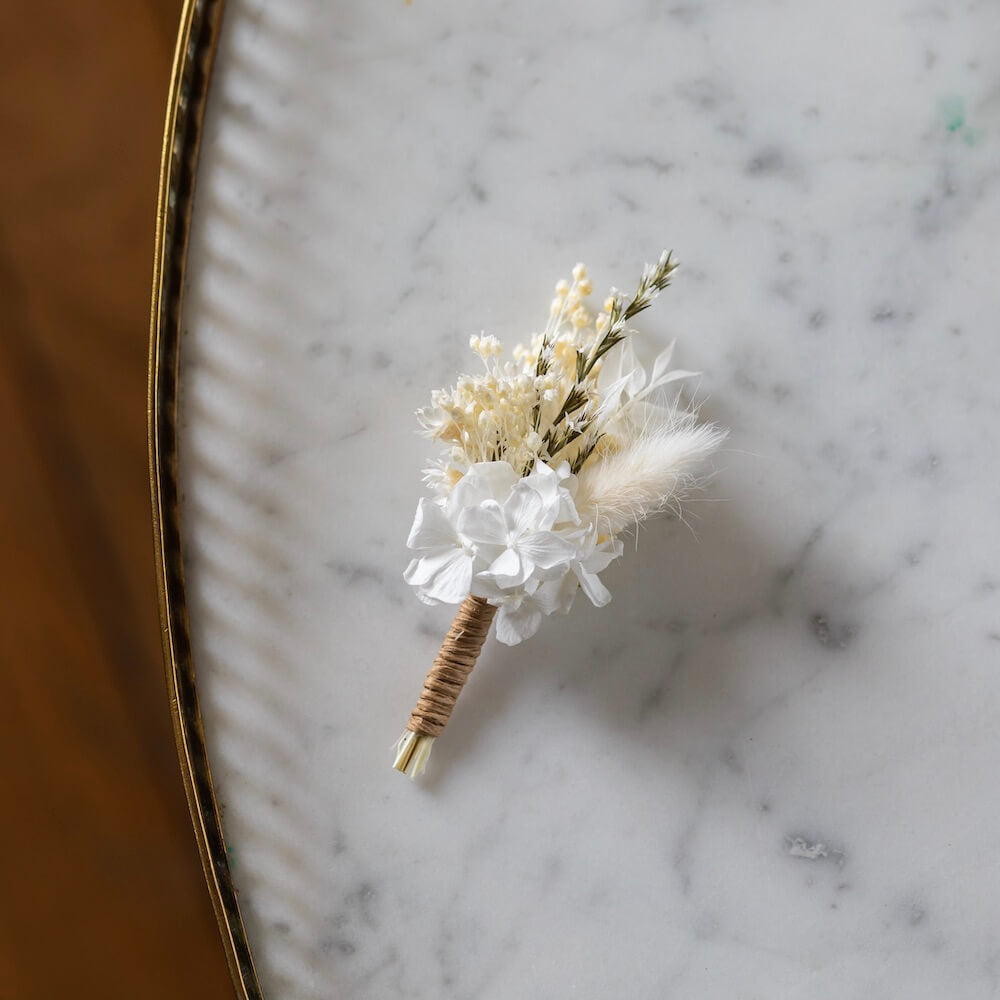 Boutonnière Louise en fleurs séchées, vue de face - Flowrette