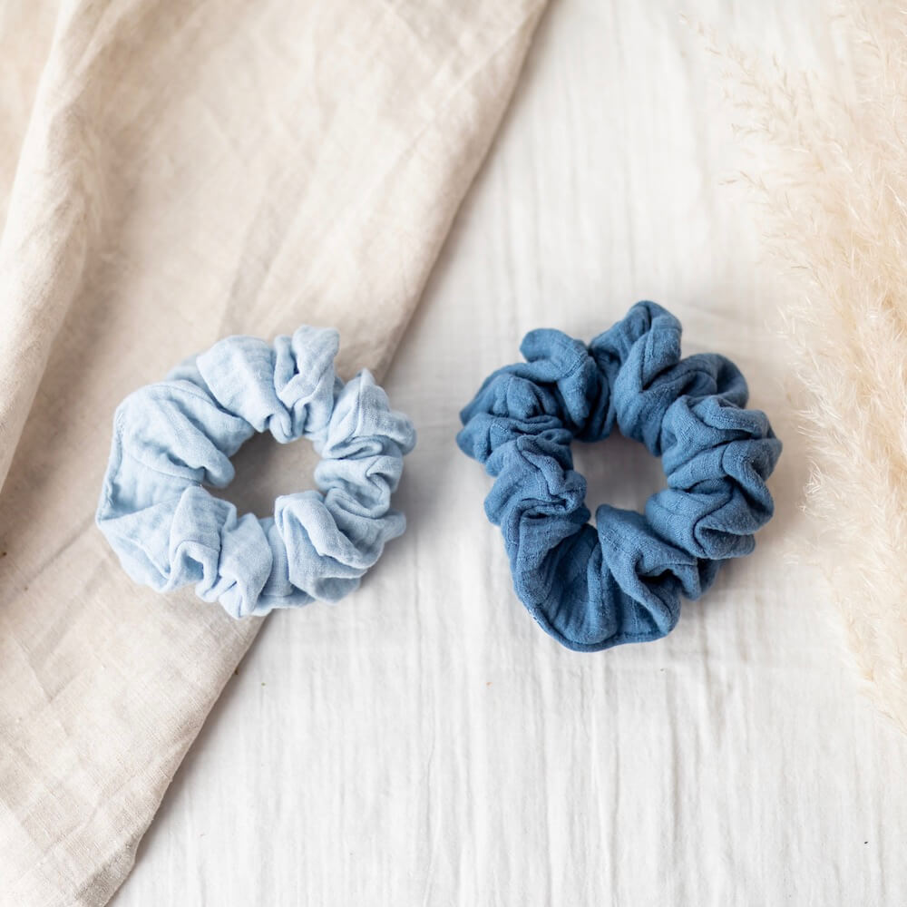 Chouchous duo de bleus en gaze de coton, vue de face - Flowrette