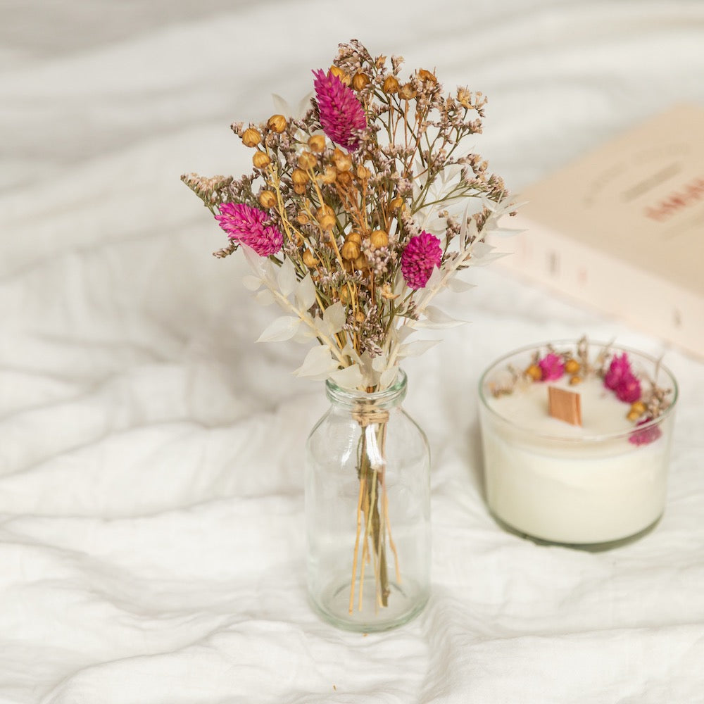 Coffret épistolaire avec papeterie et fleurs séchées, vue de face - Flowrette
