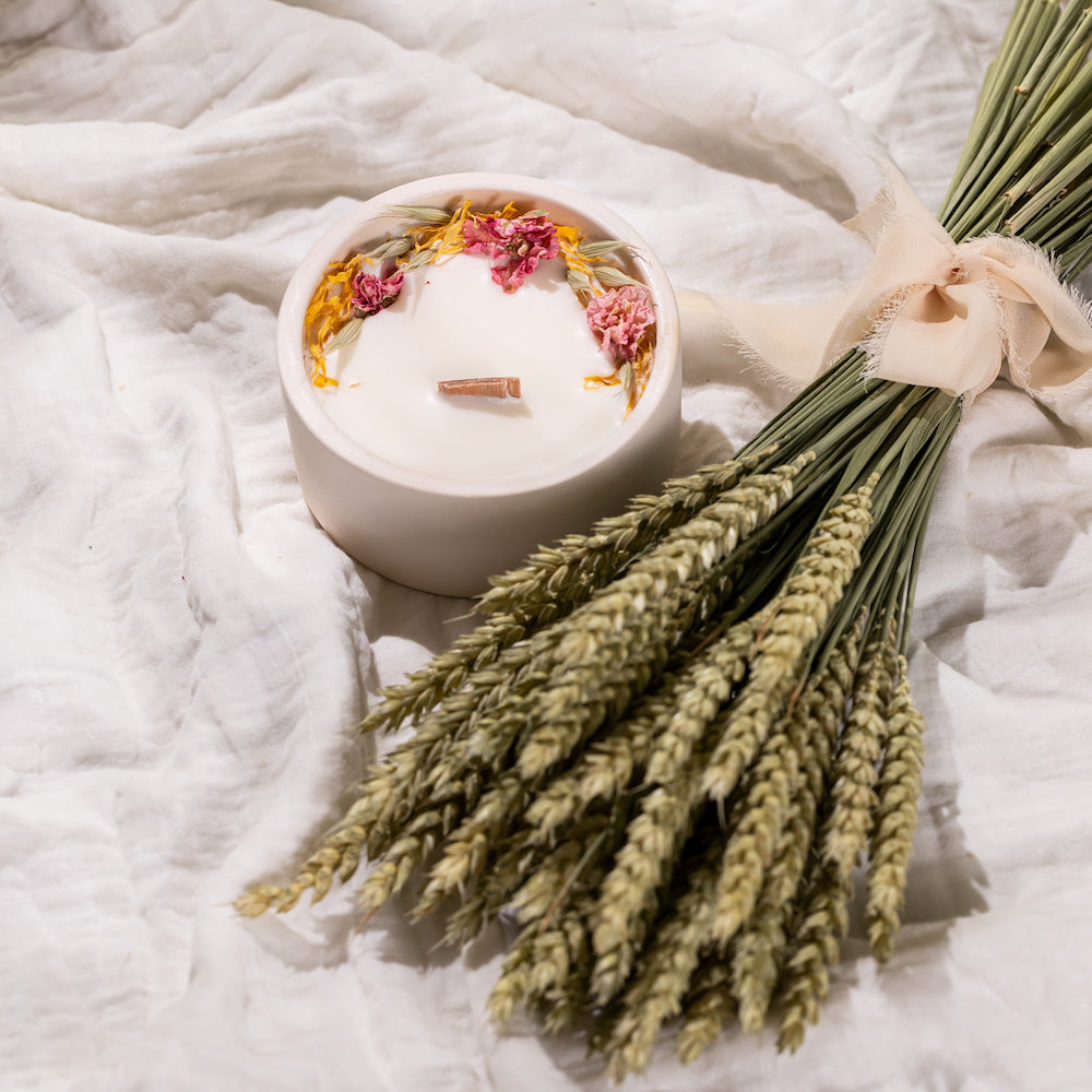 Coffret noces de froment avec bougie et épis, vue de face - Flowrette