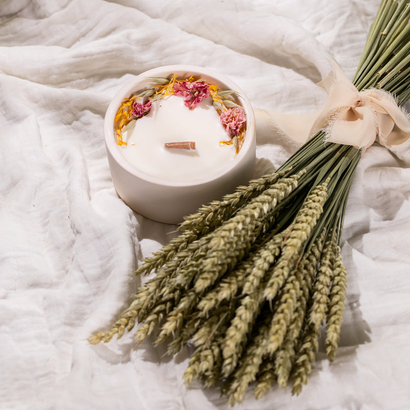 Coffret noces de froment avec bougie et épis, vue de face - Flowrette