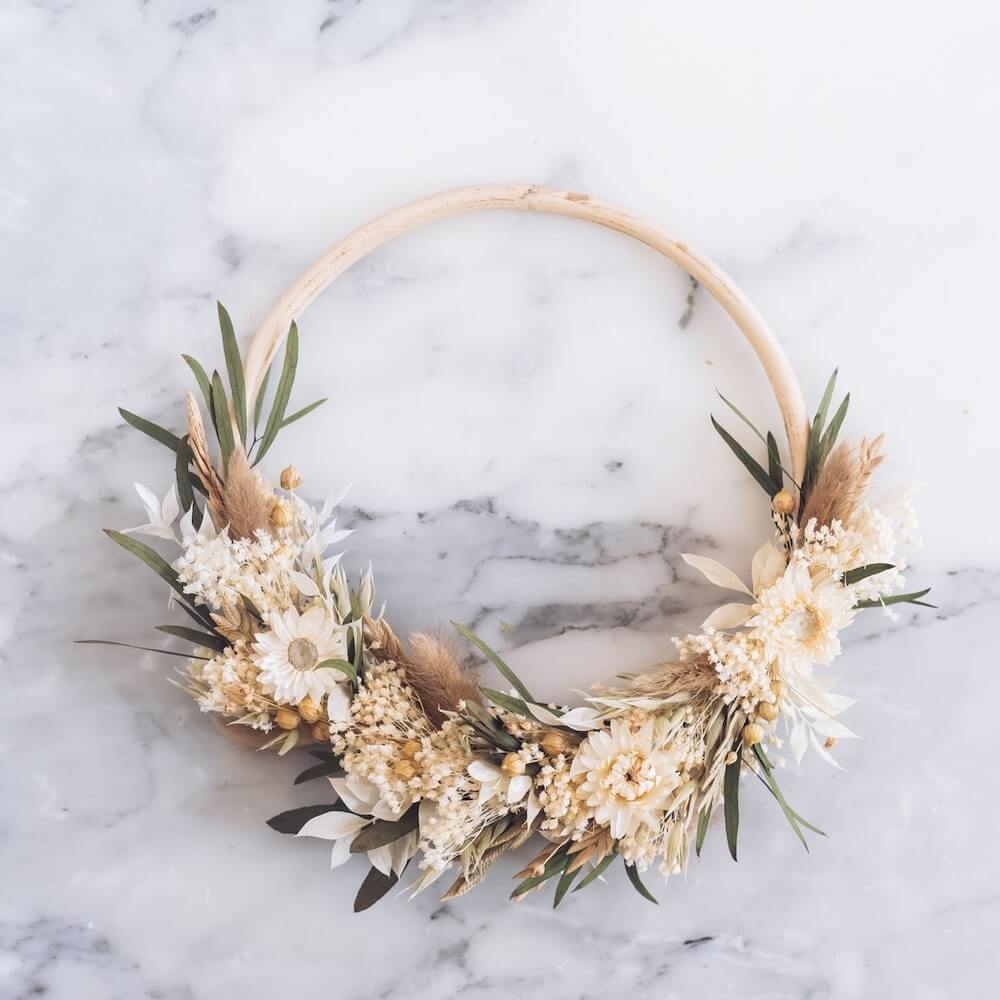 Couronne murale Lombok en fleurs séchées, vue d'ensemble - Flowrette