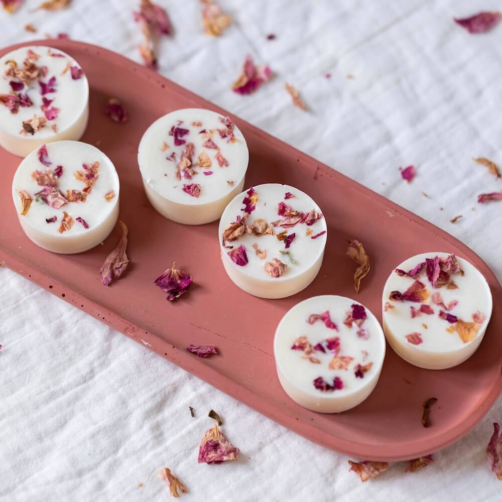 Fondants fleuris Rose sauvage en cire parfumée, vue principale - Flowrette